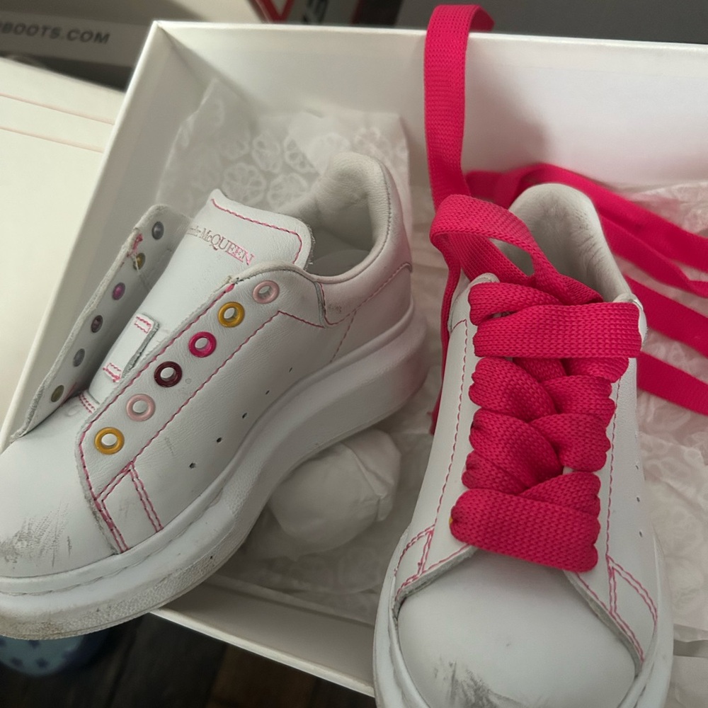 White Alexander McQueen Sneakers with Pink Laces